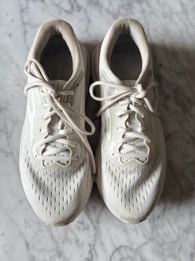 Brooks Ghost Max Sneakers Sz 10 White Cream Running Walking Shoes Cushioned